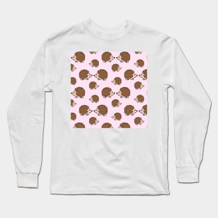 Cute little brown hedgehogs in pink love Long Sleeve T-Shirt